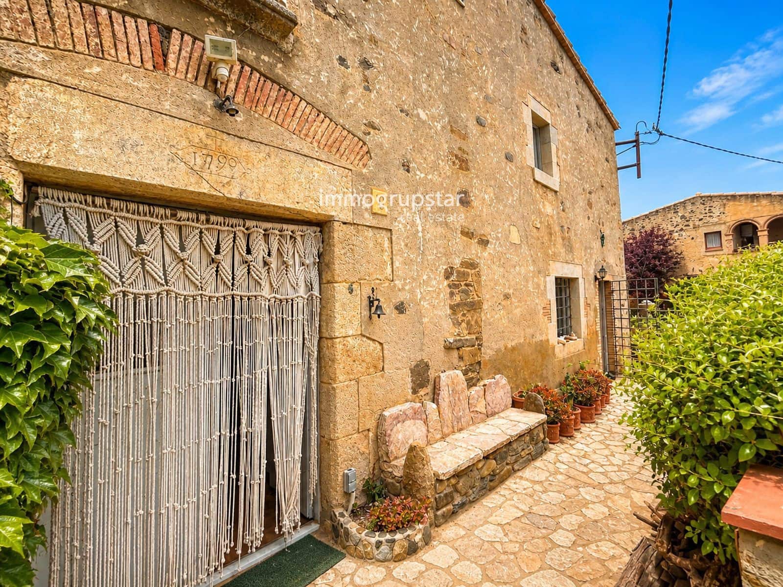3 slaapkamer Villa te koop in Vall-llobrega met garage - € 450.000 (Ref: 9821718)