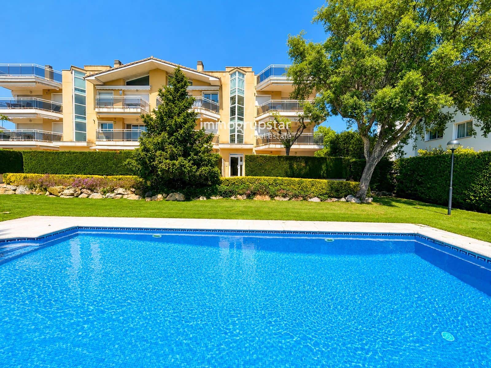 3 slaapkamer Flat te koop in Platja d'Aro met zwembad garage - € 378.500 (Ref: 9850541)