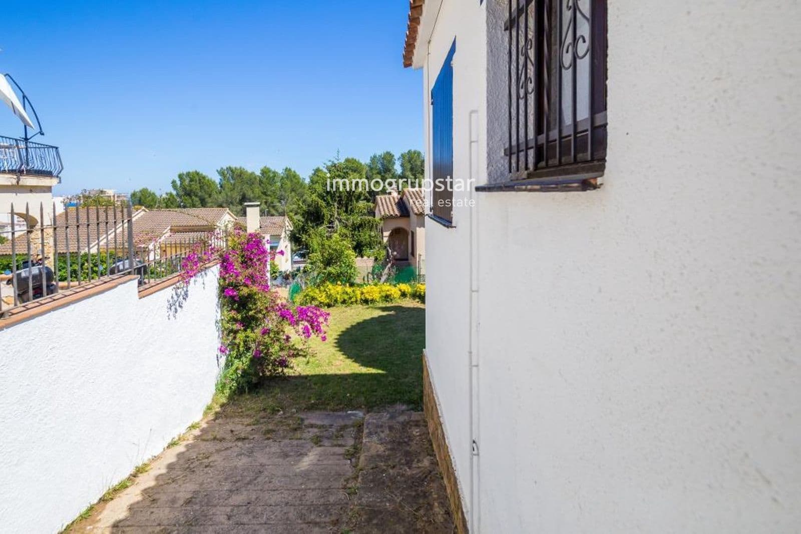 3 bedroom Villa for sale in Sant Antoni de Calonge - € 425,000 (Ref: 9865580)