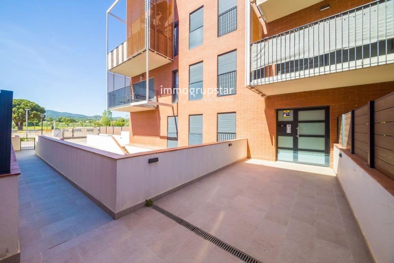 2 bedroom Flat for sale in Sant Antoni de Calonge with pool garage - € 415,000 (Ref: 9872307)
