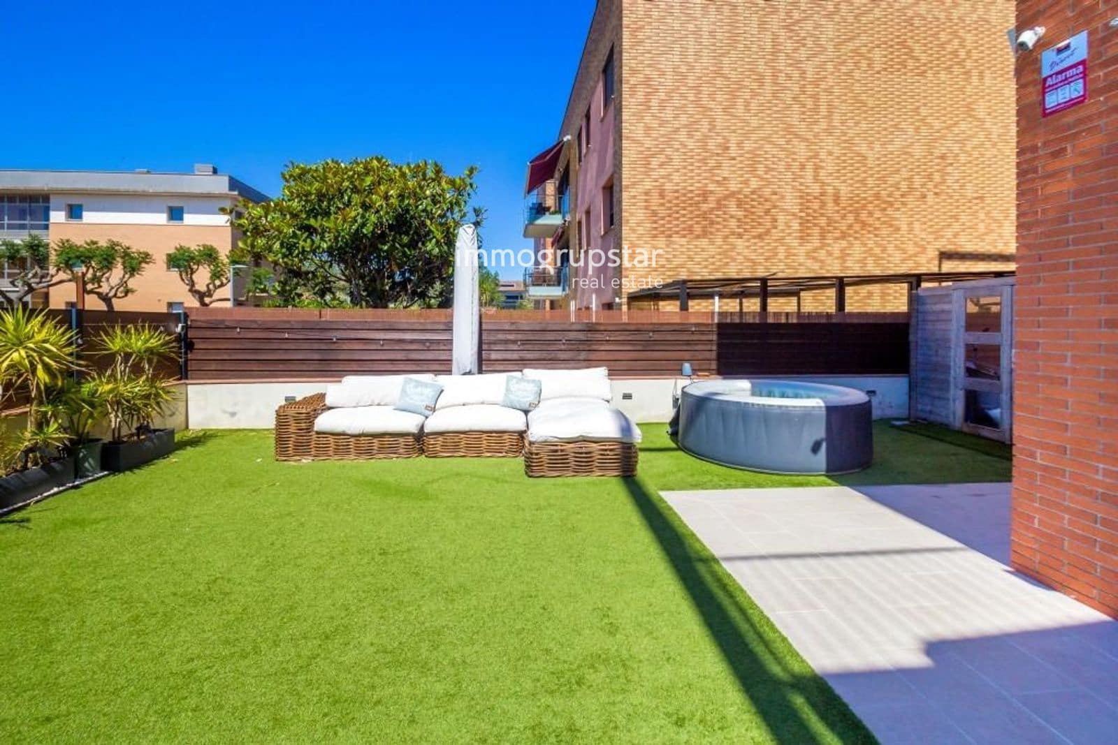 2 bedroom Flat for sale in Sant Antoni de Calonge with pool garage - € 415,000 (Ref: 9872307)