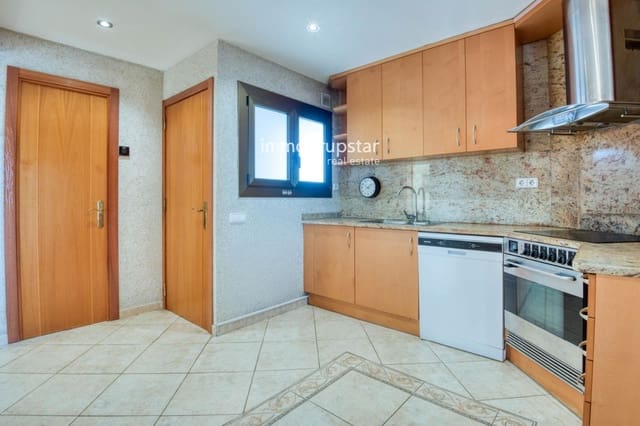 4 soveværelse Lejlighed til salg i Sant Feliu de Guíxols med garage - € 360.000 (Ref: 9894969)
