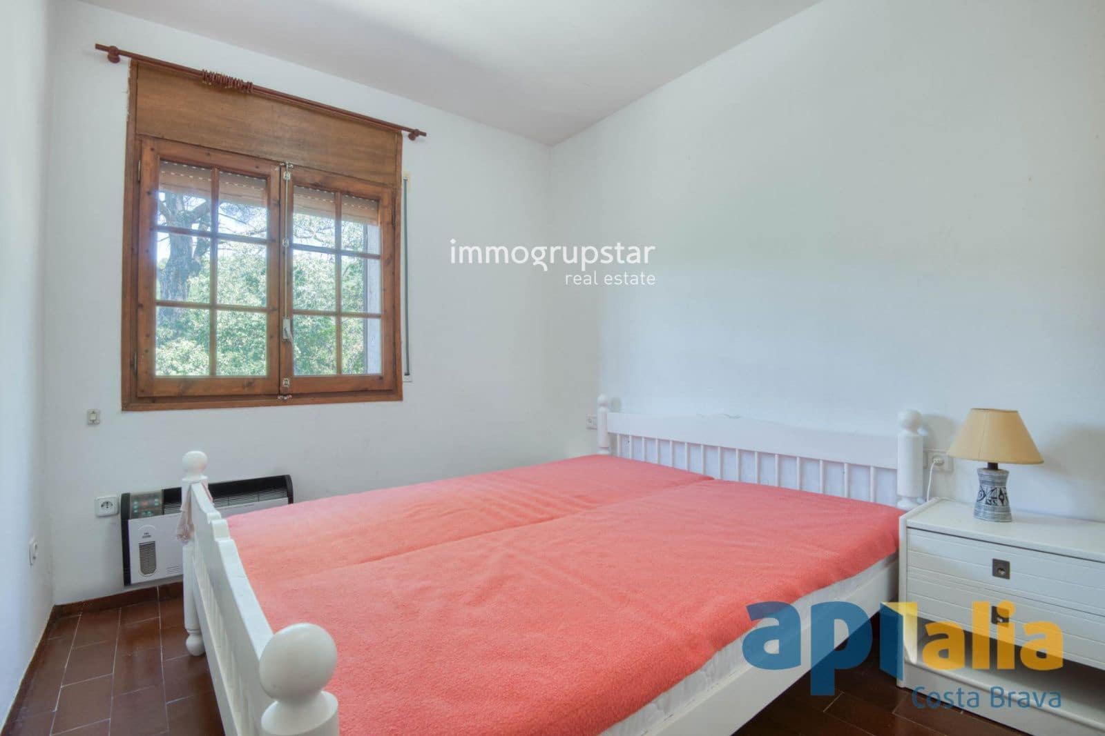 3 soveværelse Villa til salg i Santa Cristina d'Aro med swimmingpool garage - € 360.000 (Ref: 9911999)