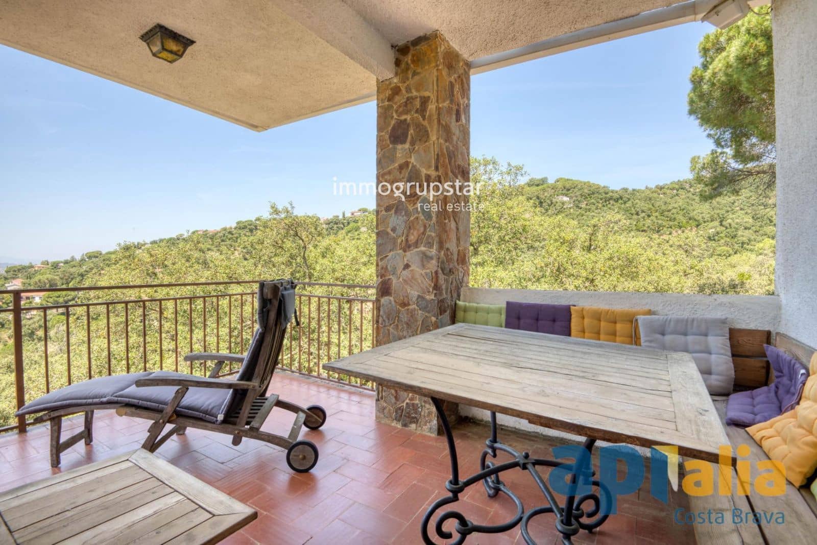 3 soveværelse Villa til salg i Santa Cristina d'Aro med swimmingpool garage - € 360.000 (Ref: 9911999)