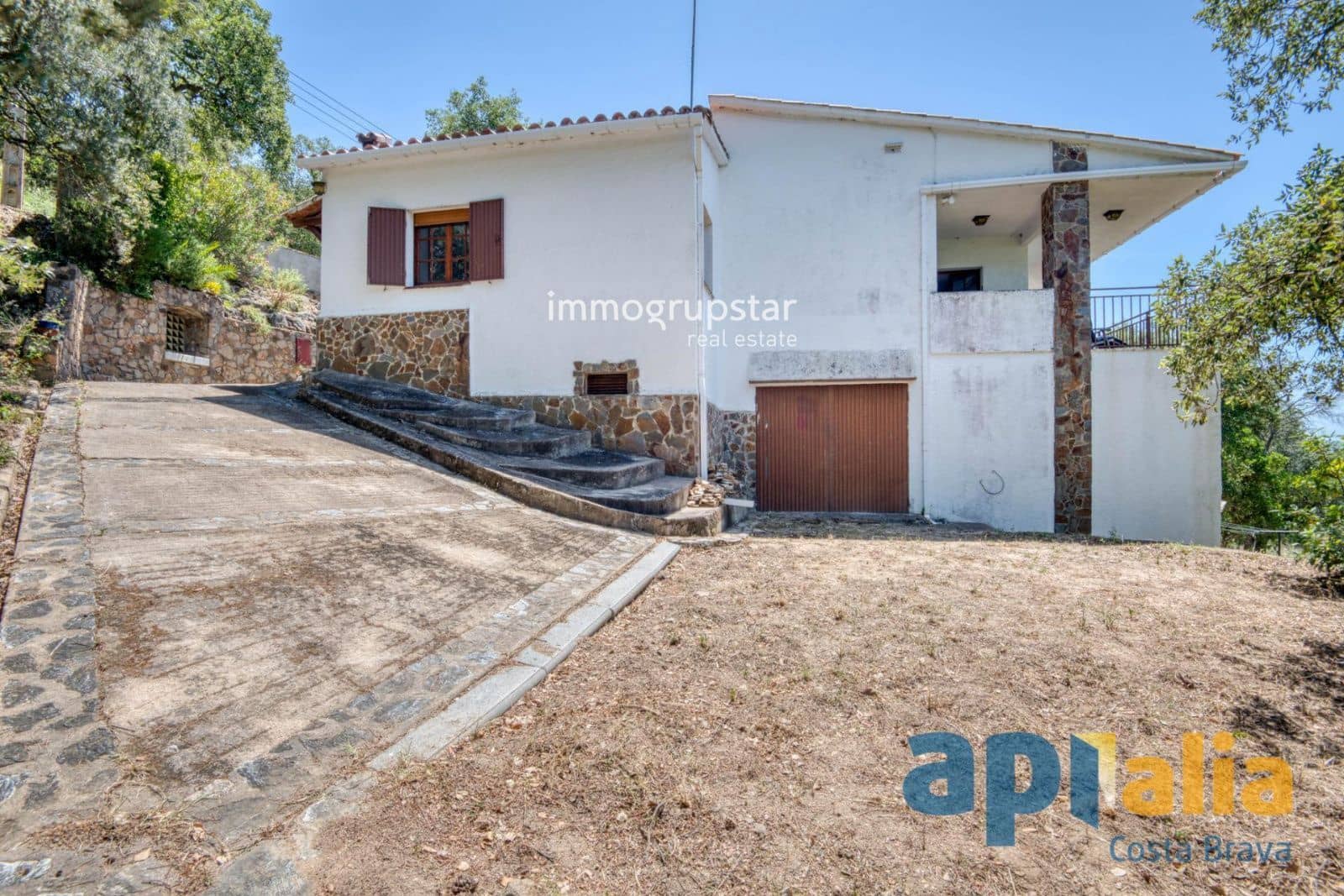 3 soveværelse Villa til salg i Santa Cristina d'Aro med swimmingpool garage - € 360.000 (Ref: 9911999)