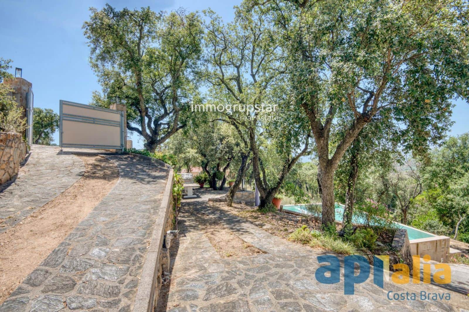 3 soveværelse Villa til salg i Santa Cristina d'Aro med swimmingpool garage - € 360.000 (Ref: 9911999)