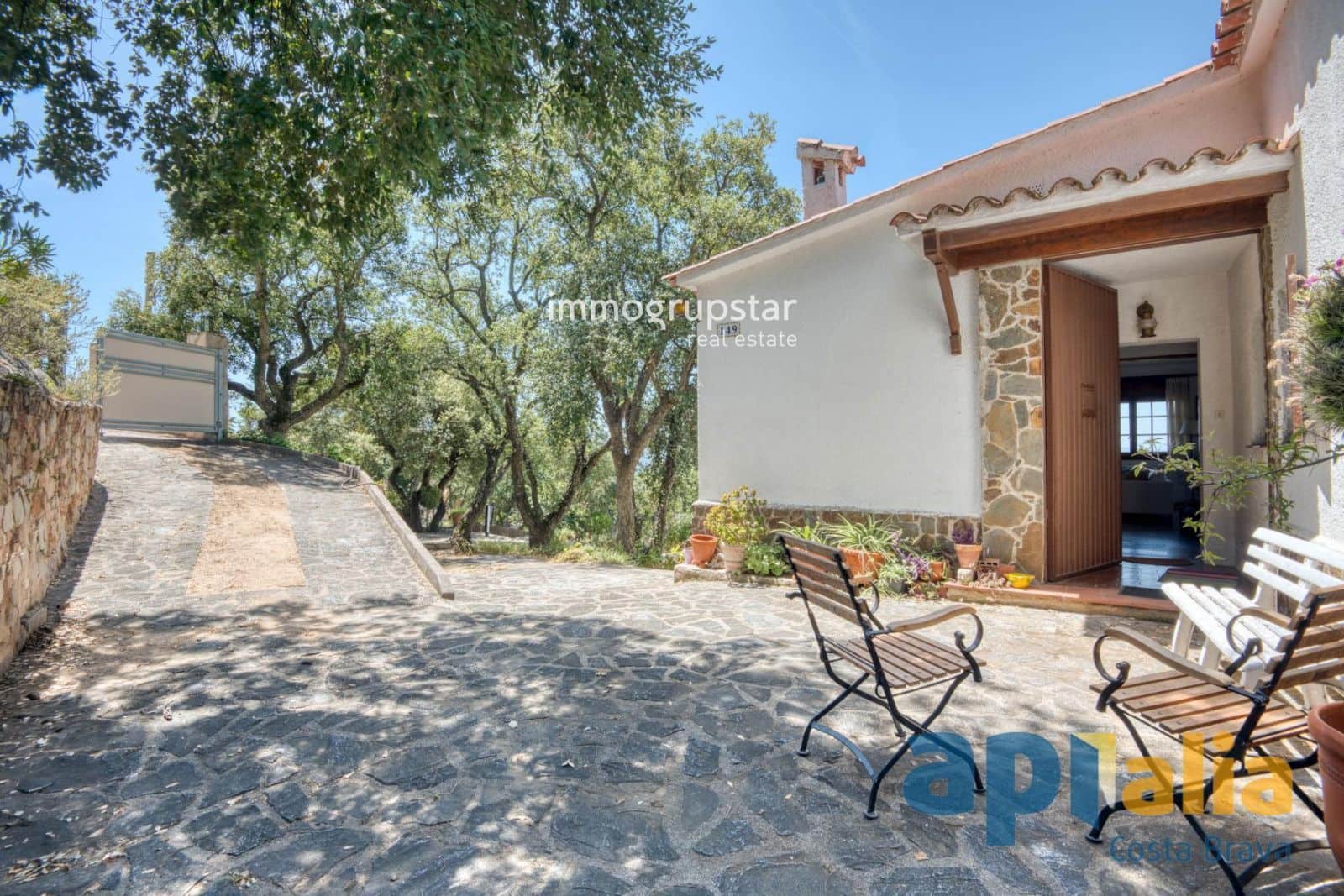 3 soveværelse Villa til salg i Santa Cristina d'Aro med swimmingpool garage - € 360.000 (Ref: 9911999)