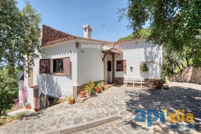 3 soveværelse Villa til salg i Santa Cristina d'Aro med swimmingpool garage - € 360.000 (Ref: 9911999)