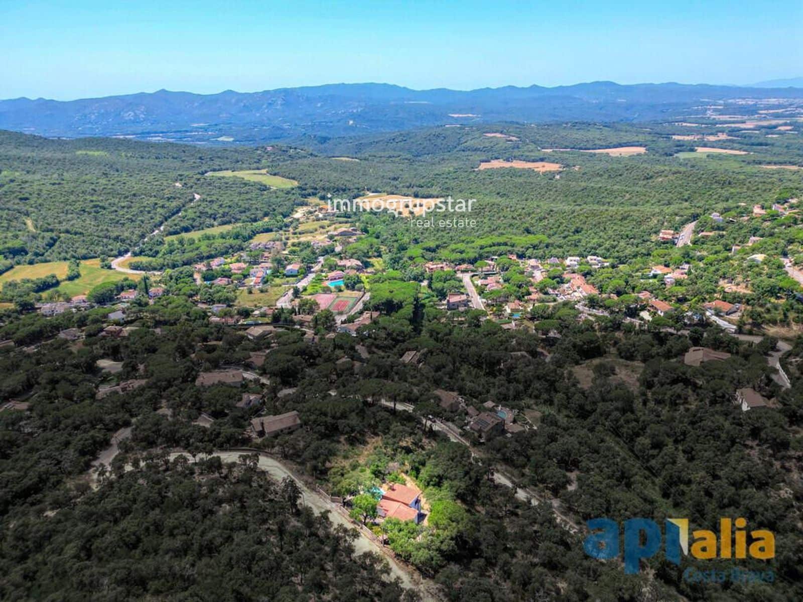 3 soveværelse Villa til salg i Santa Cristina d'Aro med swimmingpool garage - € 360.000 (Ref: 9911999)
