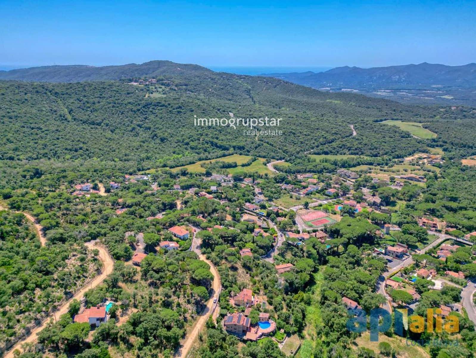 3 soveværelse Villa til salg i Santa Cristina d'Aro med swimmingpool garage - € 360.000 (Ref: 9911999)