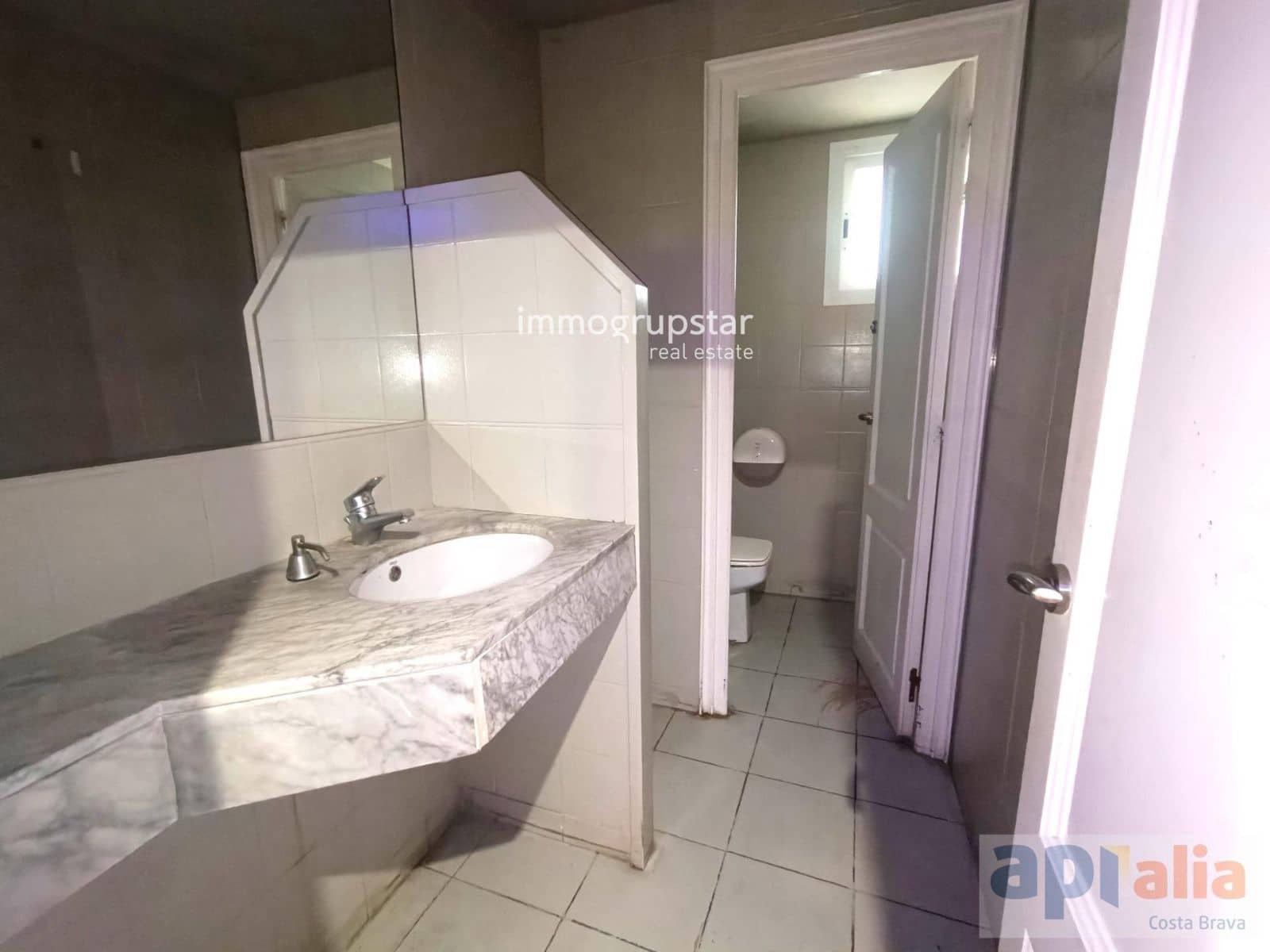 Commercial for sale in Palafrugell - € 2,300,000 (Ref: 9940744)