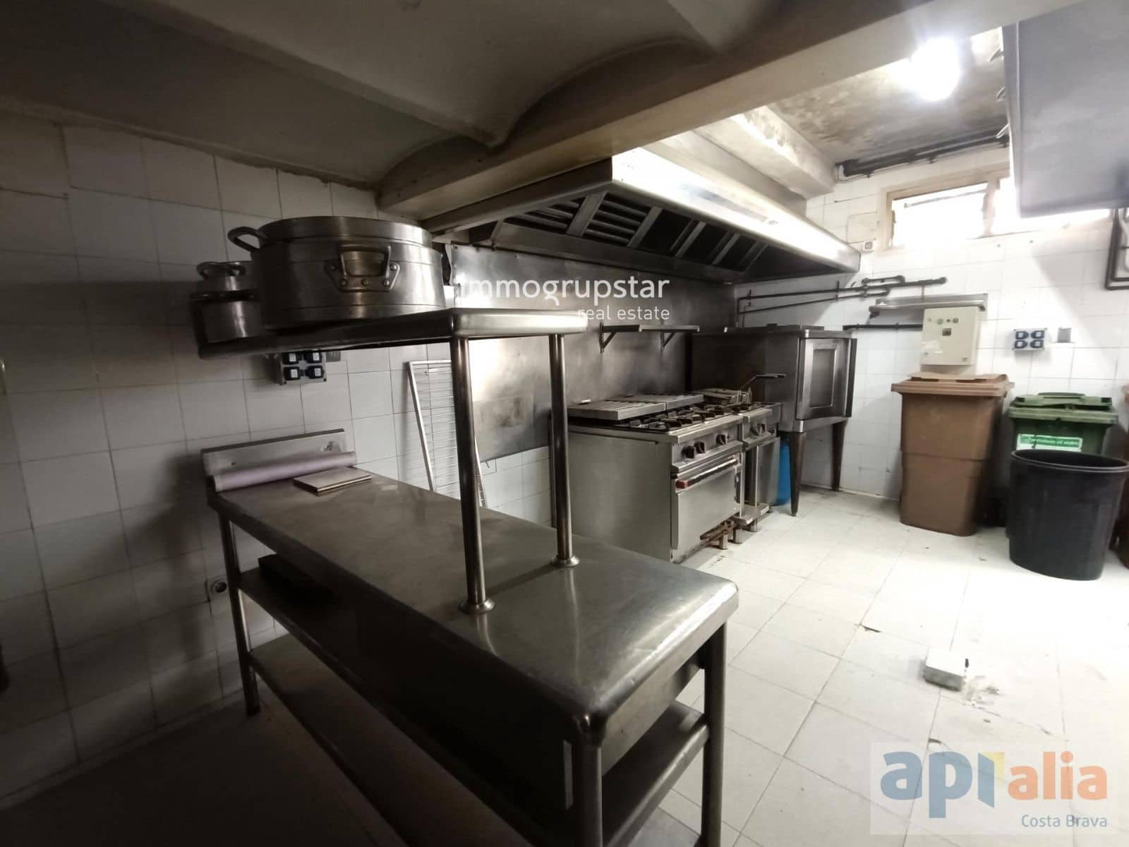 Commercial for sale in Palafrugell - € 2,300,000 (Ref: 9940744)