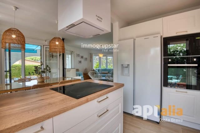 3 slaapkamer Villa te koop in Calonge i Sant Antoni met zwembad garage - € 550.000 (Ref: 9996340)