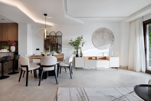 3 chambre Maison de Ville à vendre à Casco Antiguo, Marbella avec piscine garage - 586 000 € (Ref: 7923912)