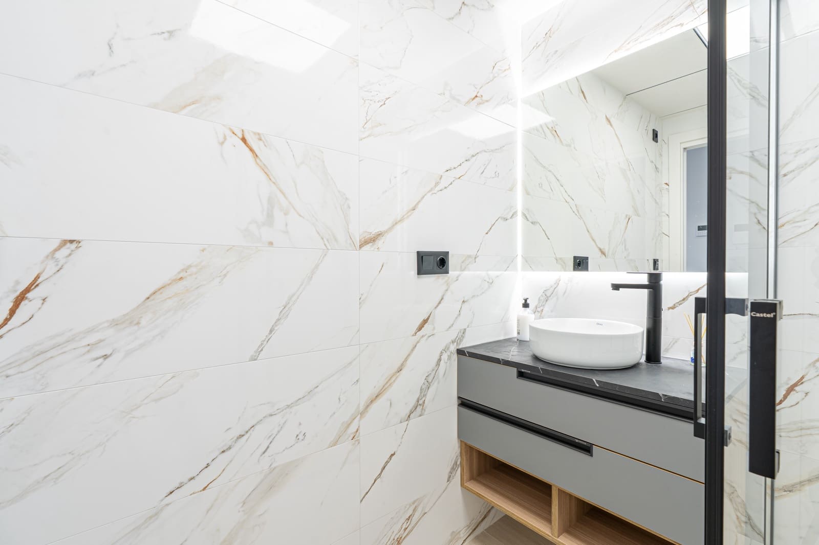 3 makuuhuone Huoneisto myytävänä paikassa Vera mukana 
autotalli - 240 000 € (Ref: 9798056)