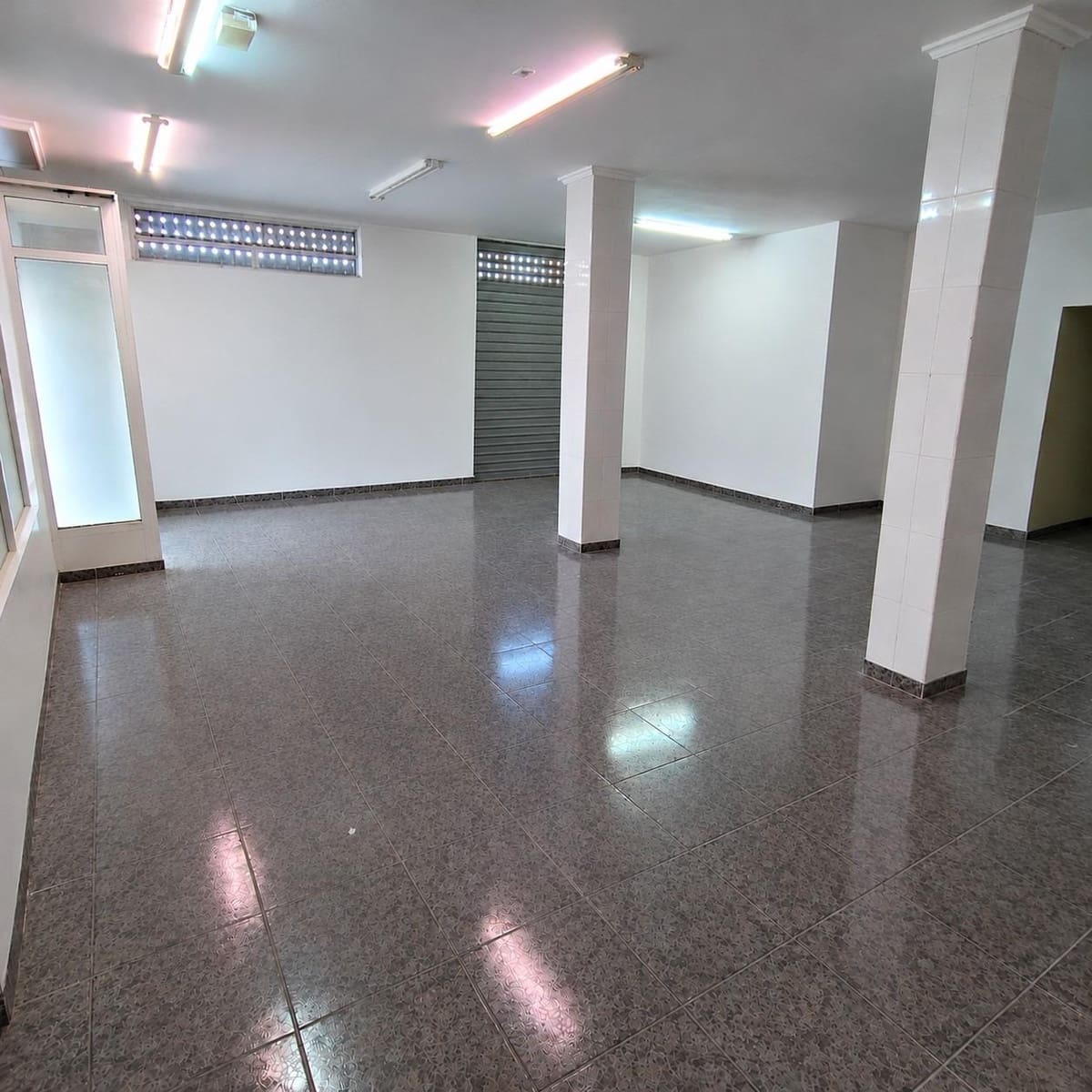 Erhverv til salg i Valencia by - € 400.000 (Ref: 10180655)