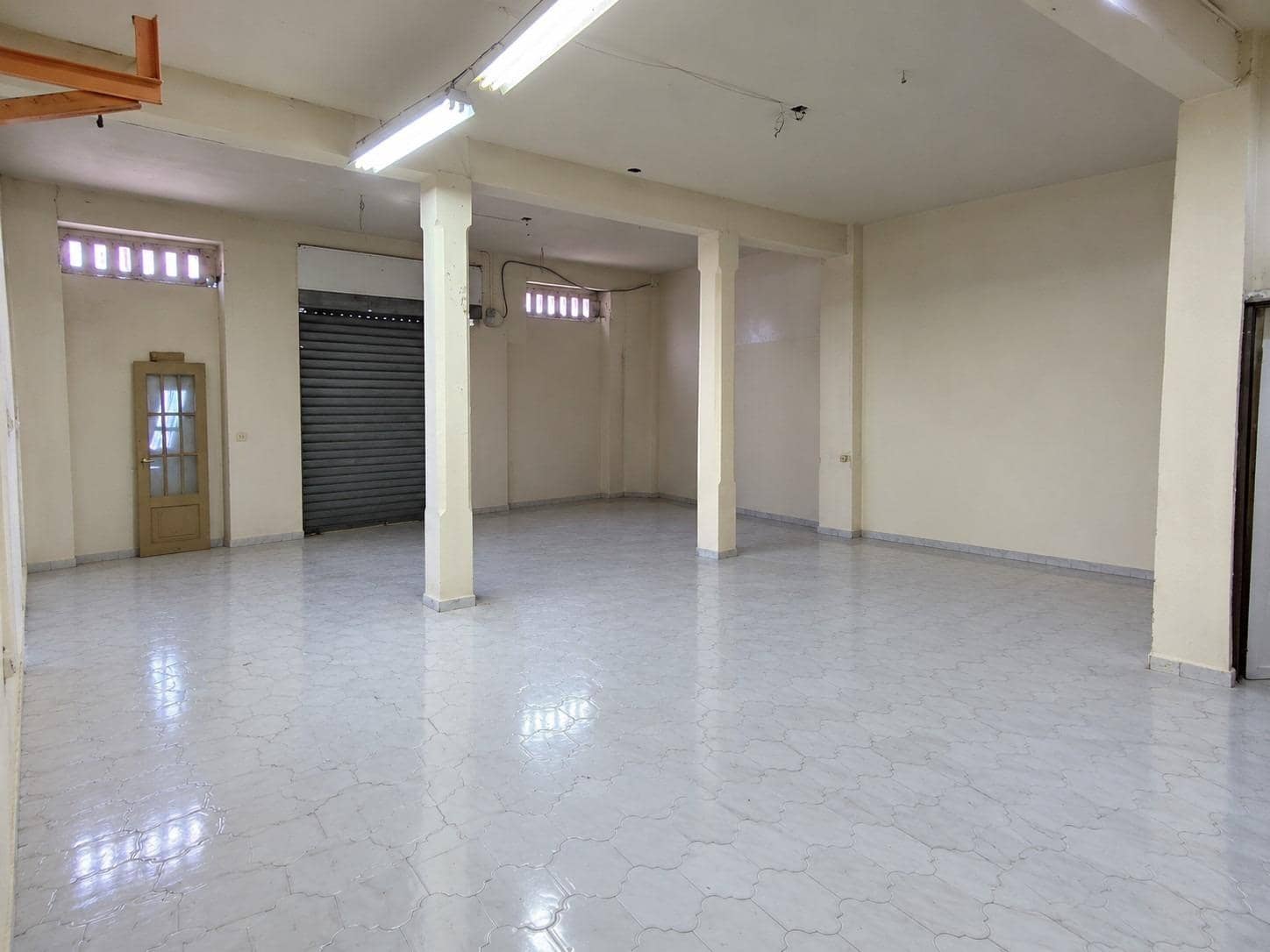 Erhverv til salg i Valencia by - € 400.000 (Ref: 10180655)