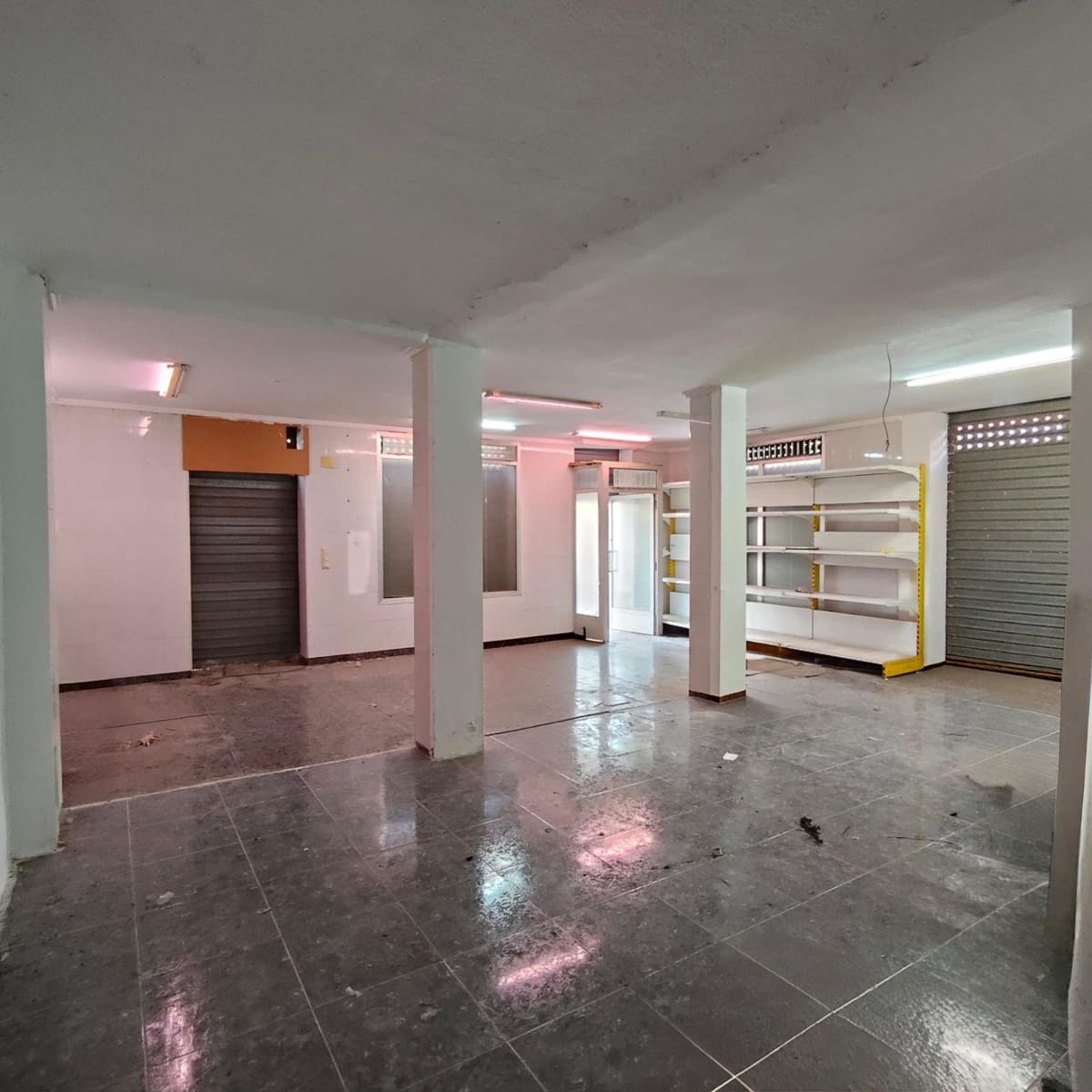 Erhverv til salg i Valencia by - € 400.000 (Ref: 10180655)