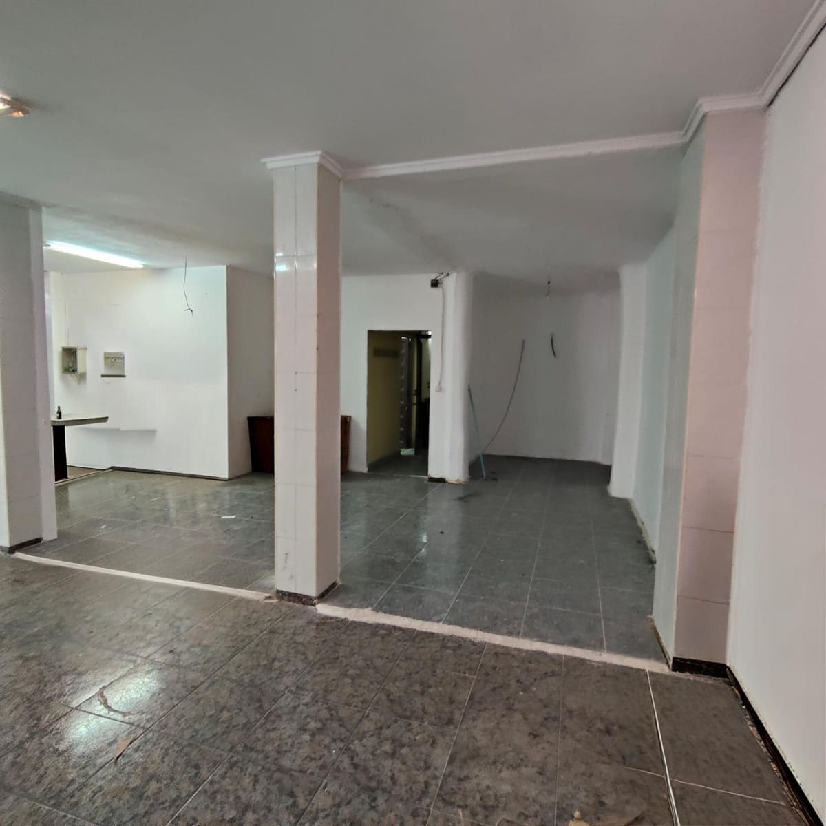 Erhverv til salg i Valencia by - € 400.000 (Ref: 10180655)