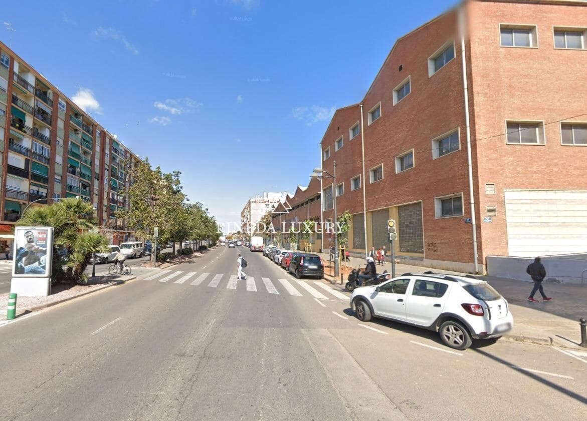 9 bedroom Hotel for sale in Valencia city - € 1,800,000 (Ref: 9400945)