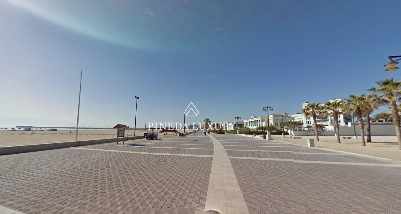 9 bedroom Hotel for sale in Valencia city - € 1,800,000 (Ref: 9400945)