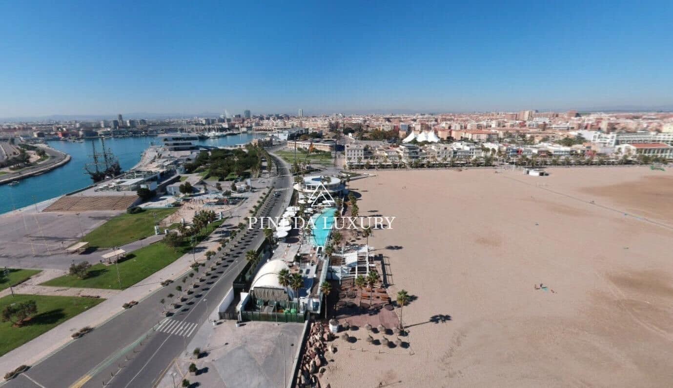 9 bedroom Hotel for sale in Valencia city - € 1,800,000 (Ref: 9400945)