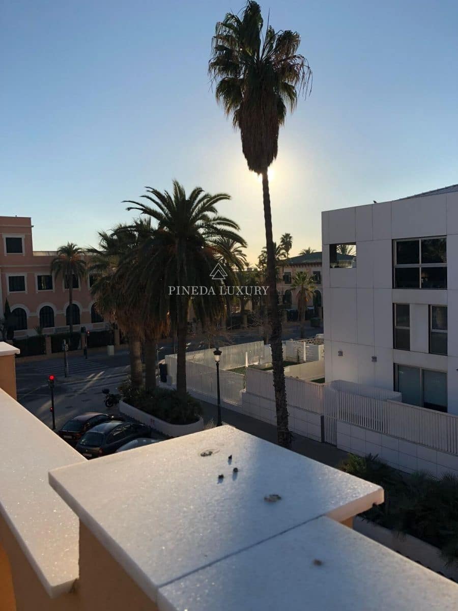 6 sovrum Radhus till salu i Valencia stad med pool - 990 000 € (Ref: 9400946)