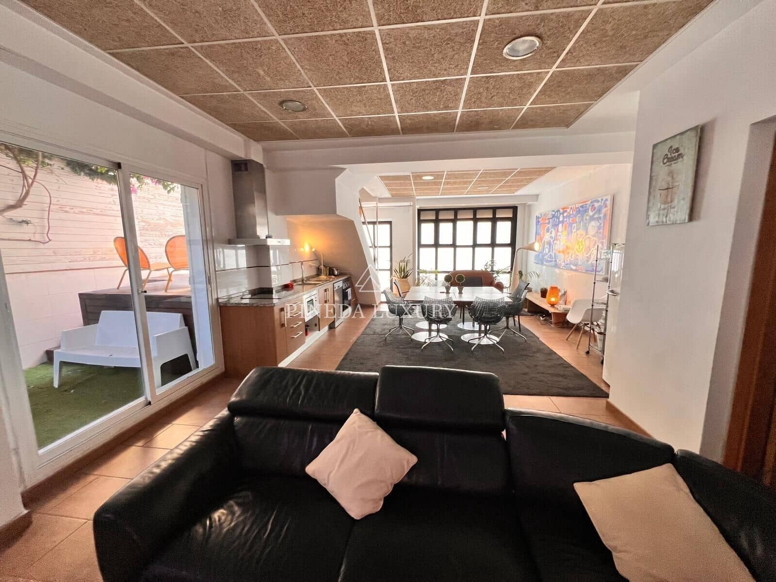 6 soveværelse Rækkehus til salg i Valencia by med swimmingpool - € 990.000 (Ref: 9400946)