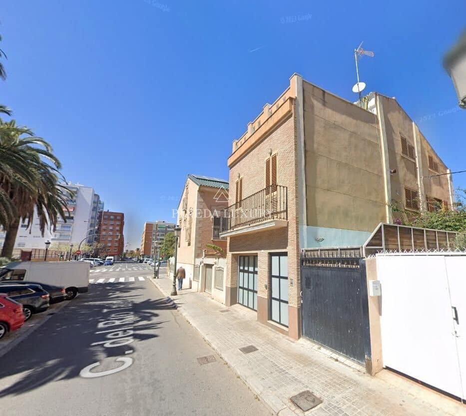 6 soveværelse Rækkehus til salg i Valencia by med swimmingpool - € 990.000 (Ref: 9400946)