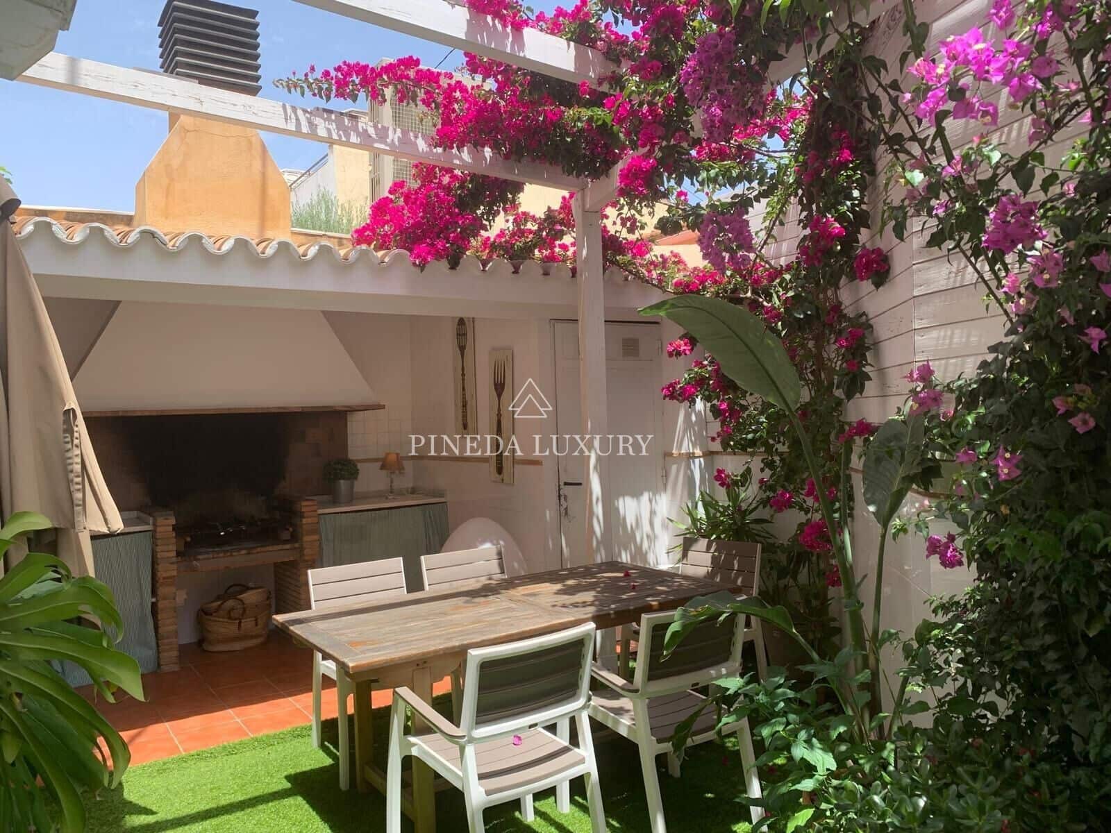 6 soveværelse Rækkehus til salg i Valencia by med swimmingpool - € 990.000 (Ref: 9400946)