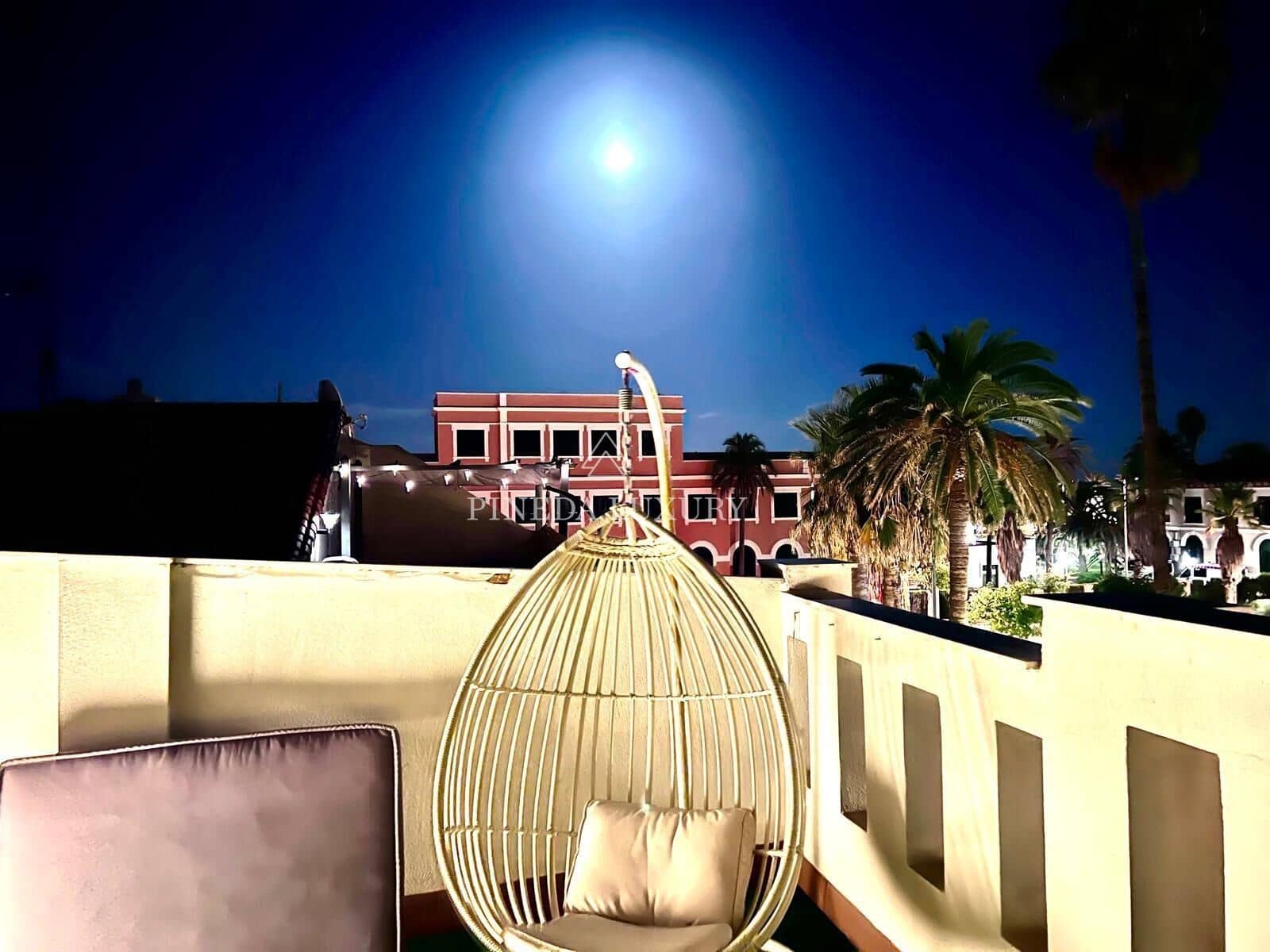 6 soveværelse Rækkehus til salg i Valencia by med swimmingpool - € 990.000 (Ref: 9400946)