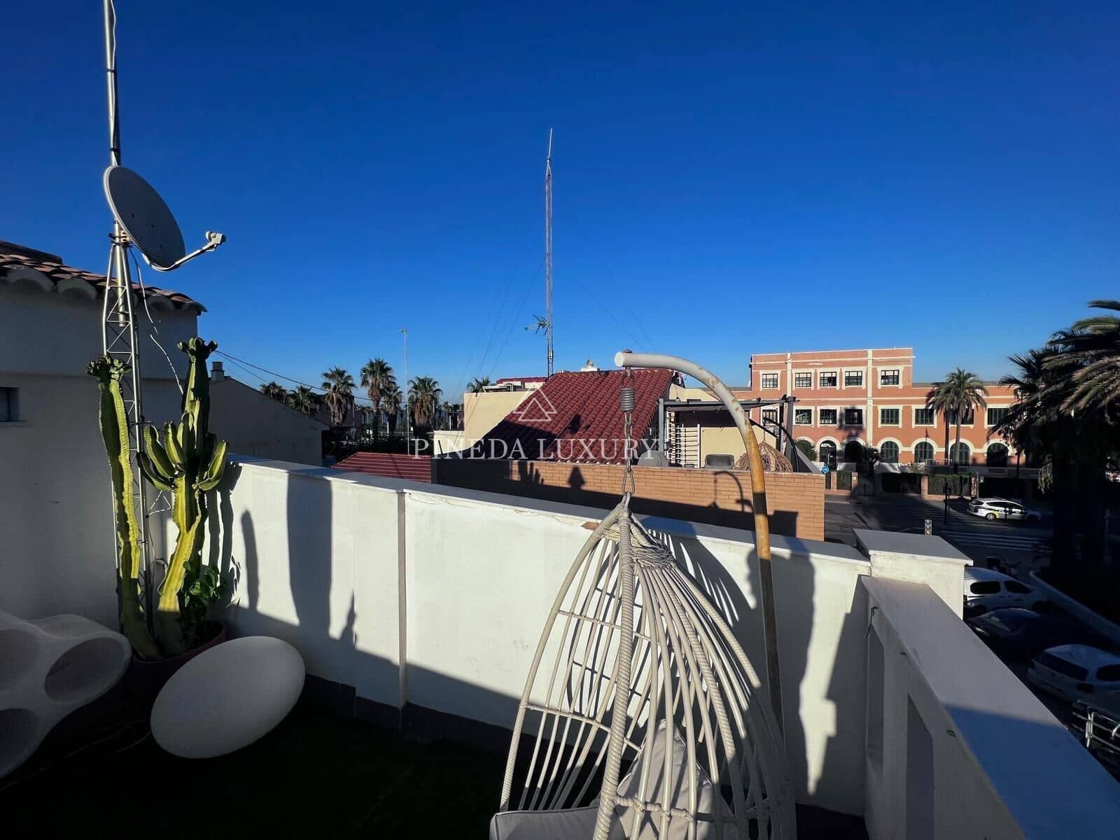 6 soveværelse Rækkehus til salg i Valencia by med swimmingpool - € 990.000 (Ref: 9400946)