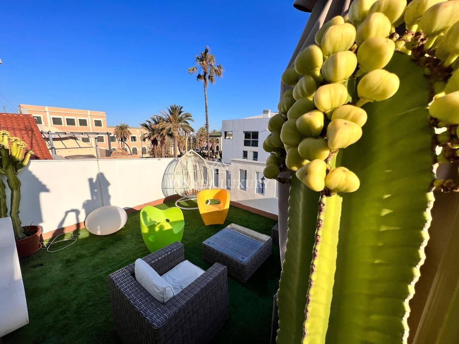 6 soveværelse Rækkehus til salg i Valencia by med swimmingpool - € 990.000 (Ref: 9400946)