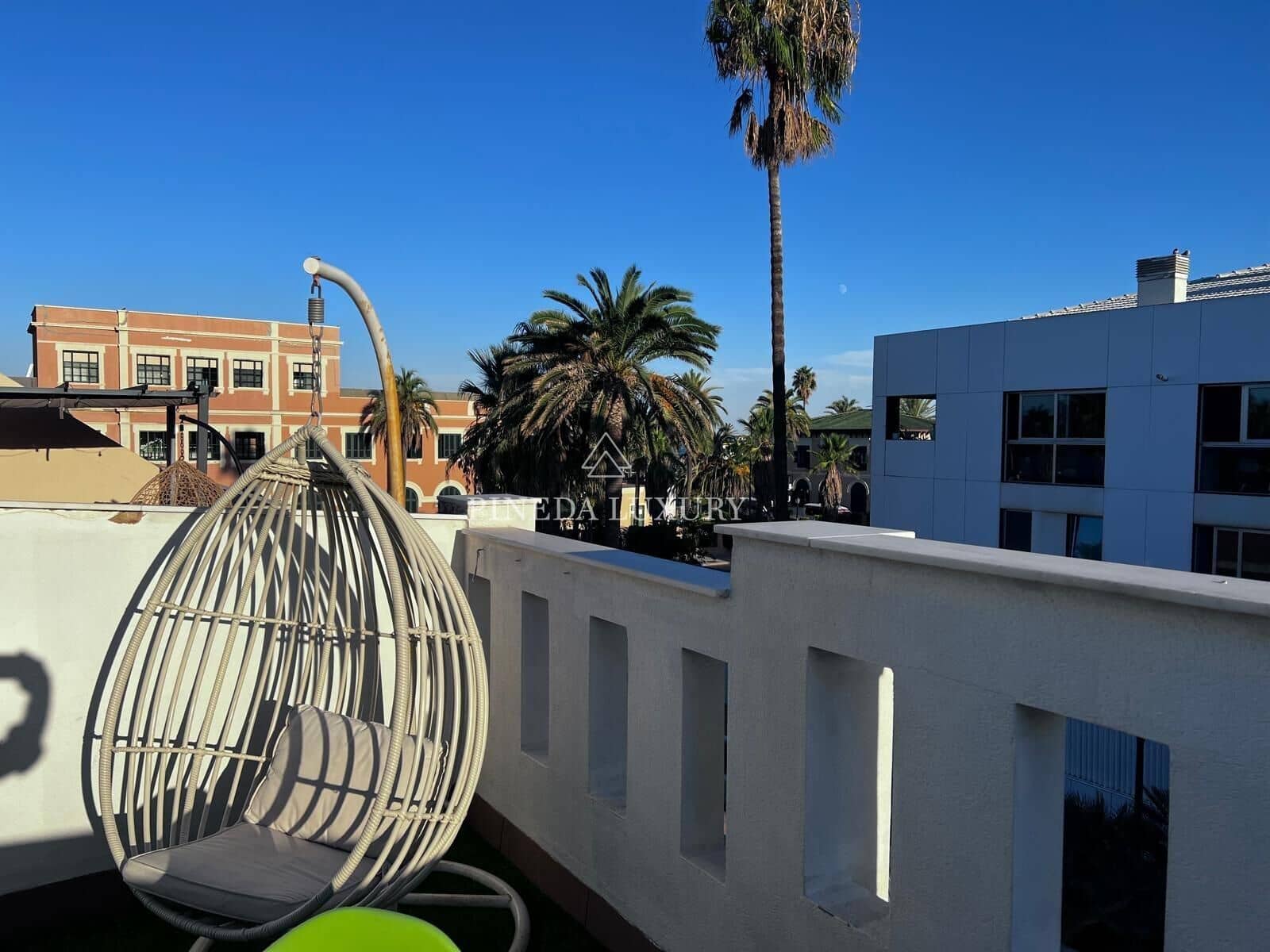 6 soveværelse Rækkehus til salg i Valencia by med swimmingpool - € 990.000 (Ref: 9400946)