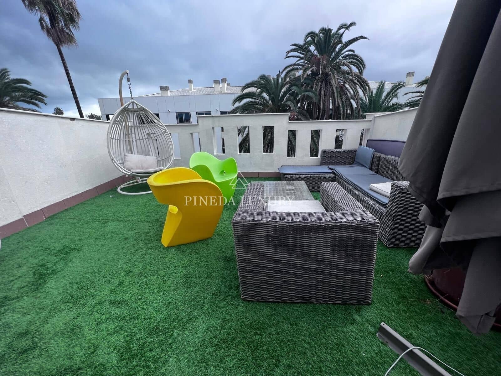 6 soveværelse Rækkehus til salg i Valencia by med swimmingpool - € 990.000 (Ref: 9400946)