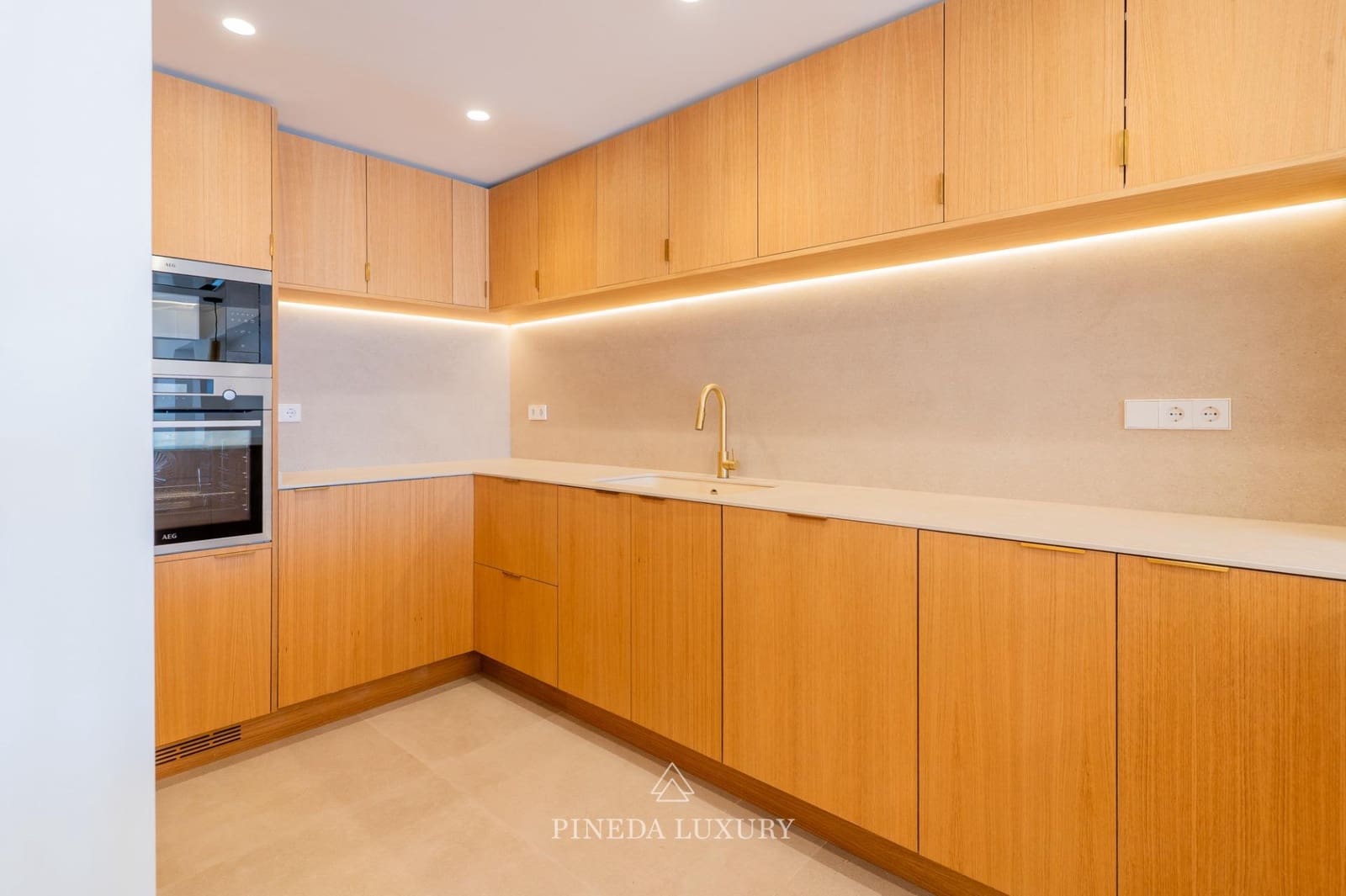 3 slaapkamer Flat te koop in Valencia stad - € 750.000 (Ref: 9400950)