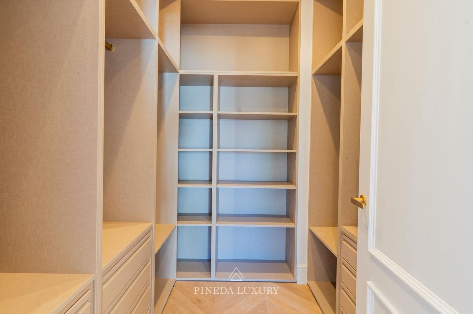 3 slaapkamer Flat te koop in Valencia stad - € 750.000 (Ref: 9400950)