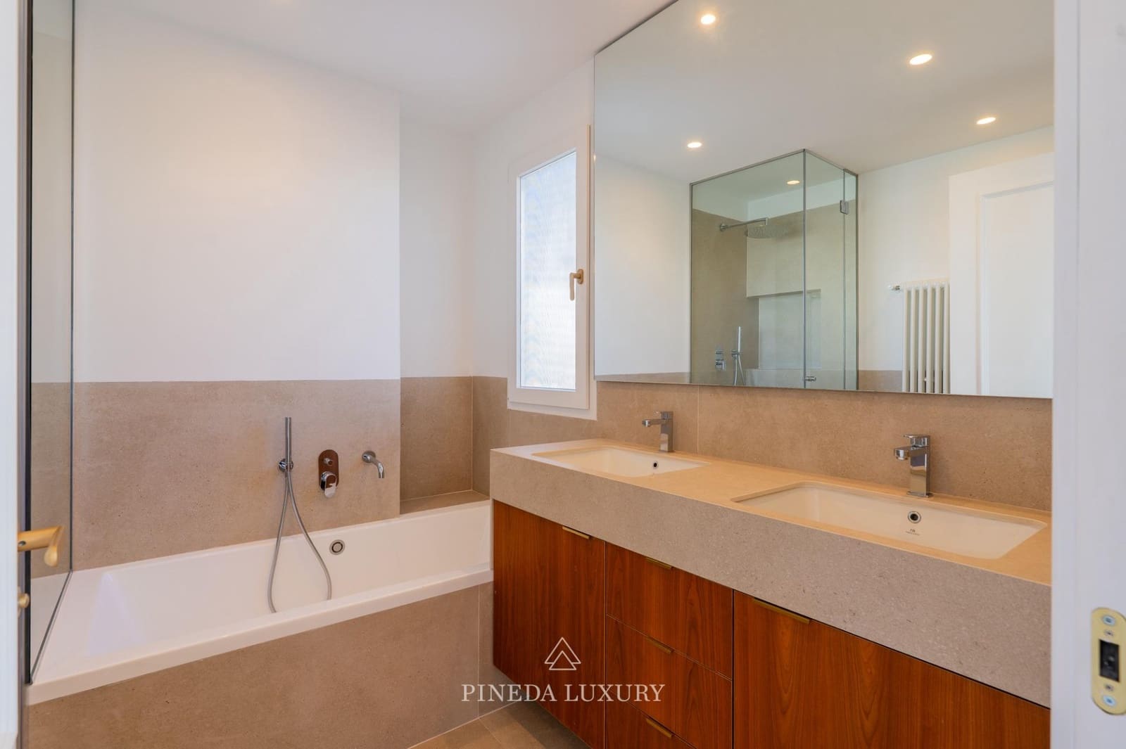 3 slaapkamer Flat te koop in Valencia stad - € 750.000 (Ref: 9400950)