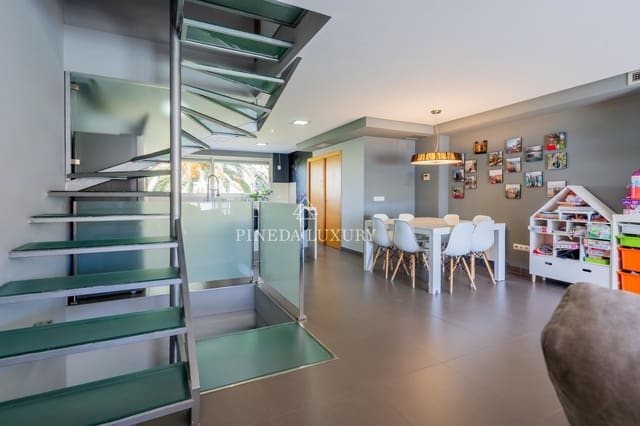 3 makuuhuone Rivitalo myytävänä paikassa Puig mukana uima-altaan 
autotalli - 590 000 € (Ref: 9400954)