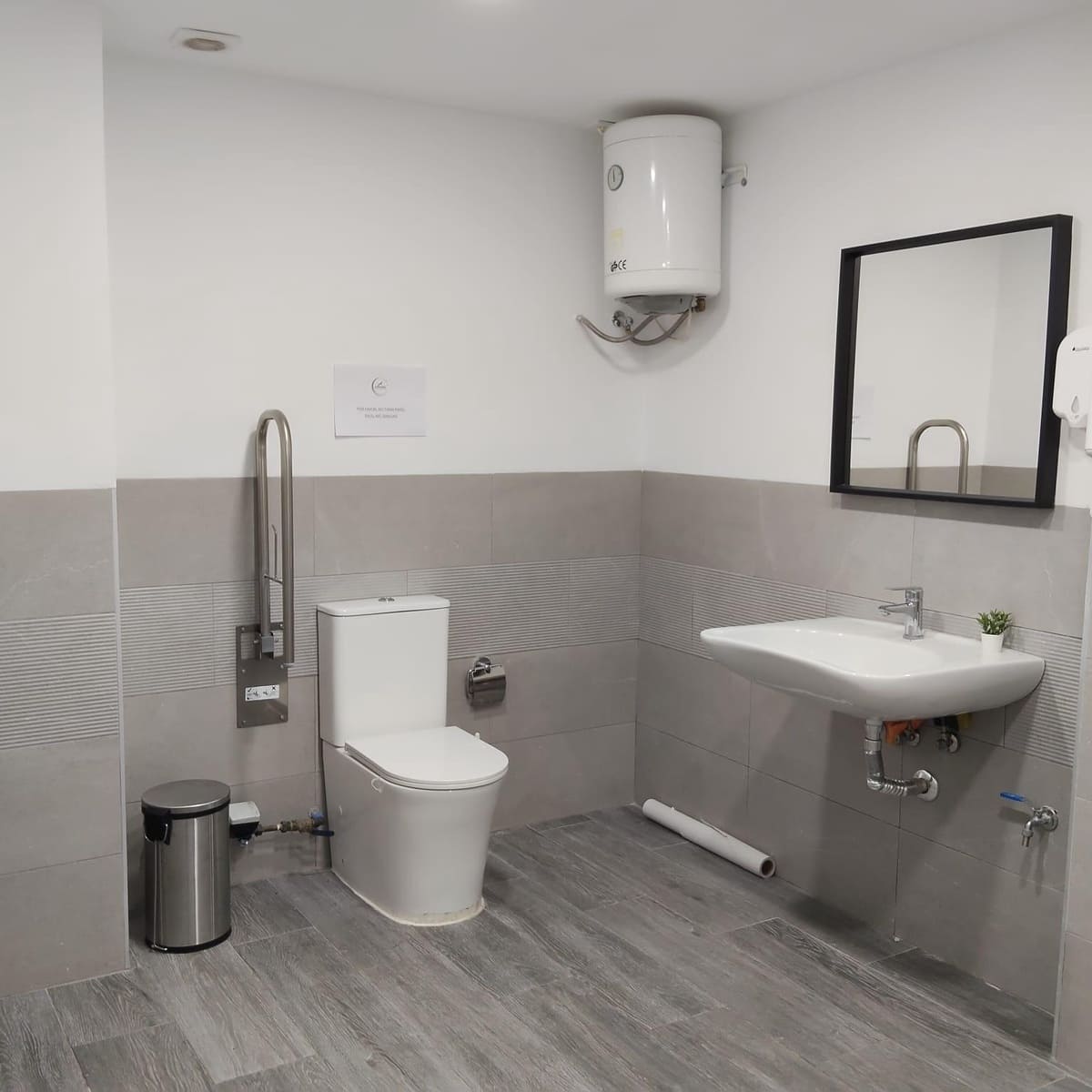 Erhverv til leje i Valencia by - € 5.500 (Ref: 9400959)