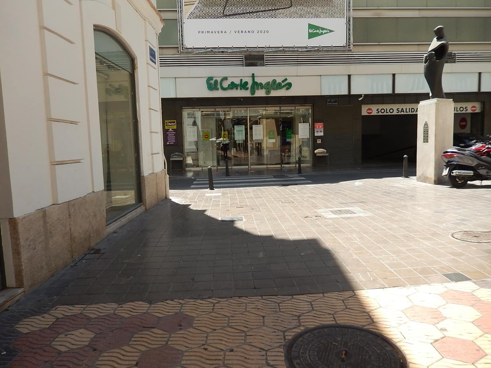 Erhverv til leje i Valencia by - € 5.500 (Ref: 9400959)