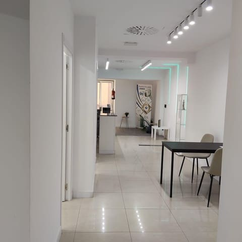Erhverv til leje i Sant Francesc, Valencia by - € 5.500 (Ref: 9400959)