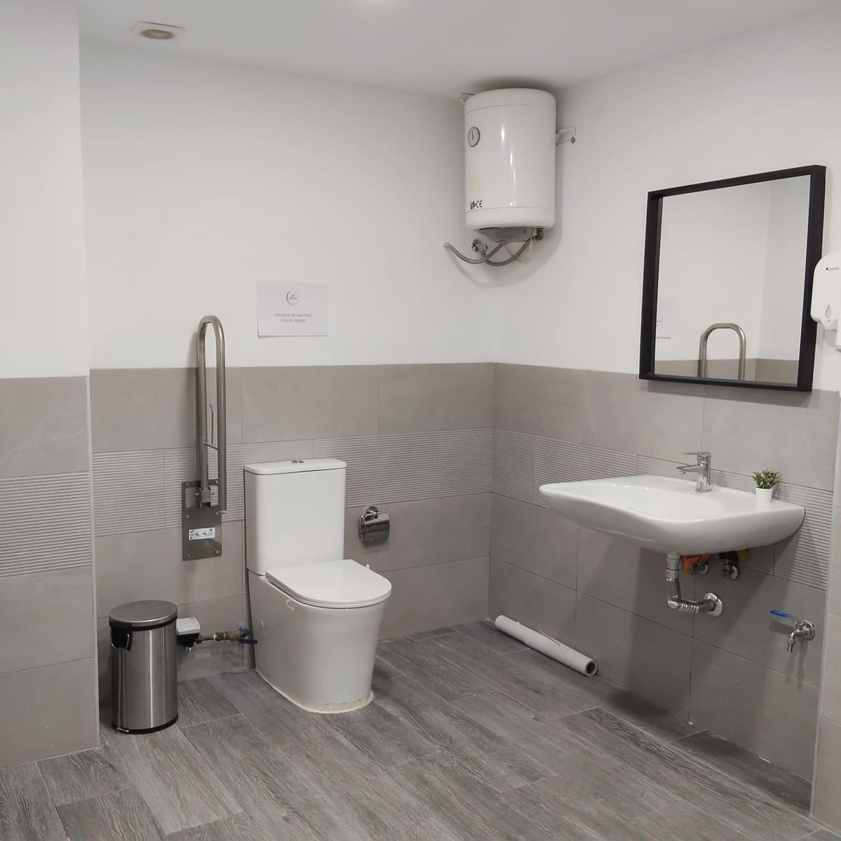Local Commercial à louer à Valence ville - 5 500 € (Ref: 9400959)