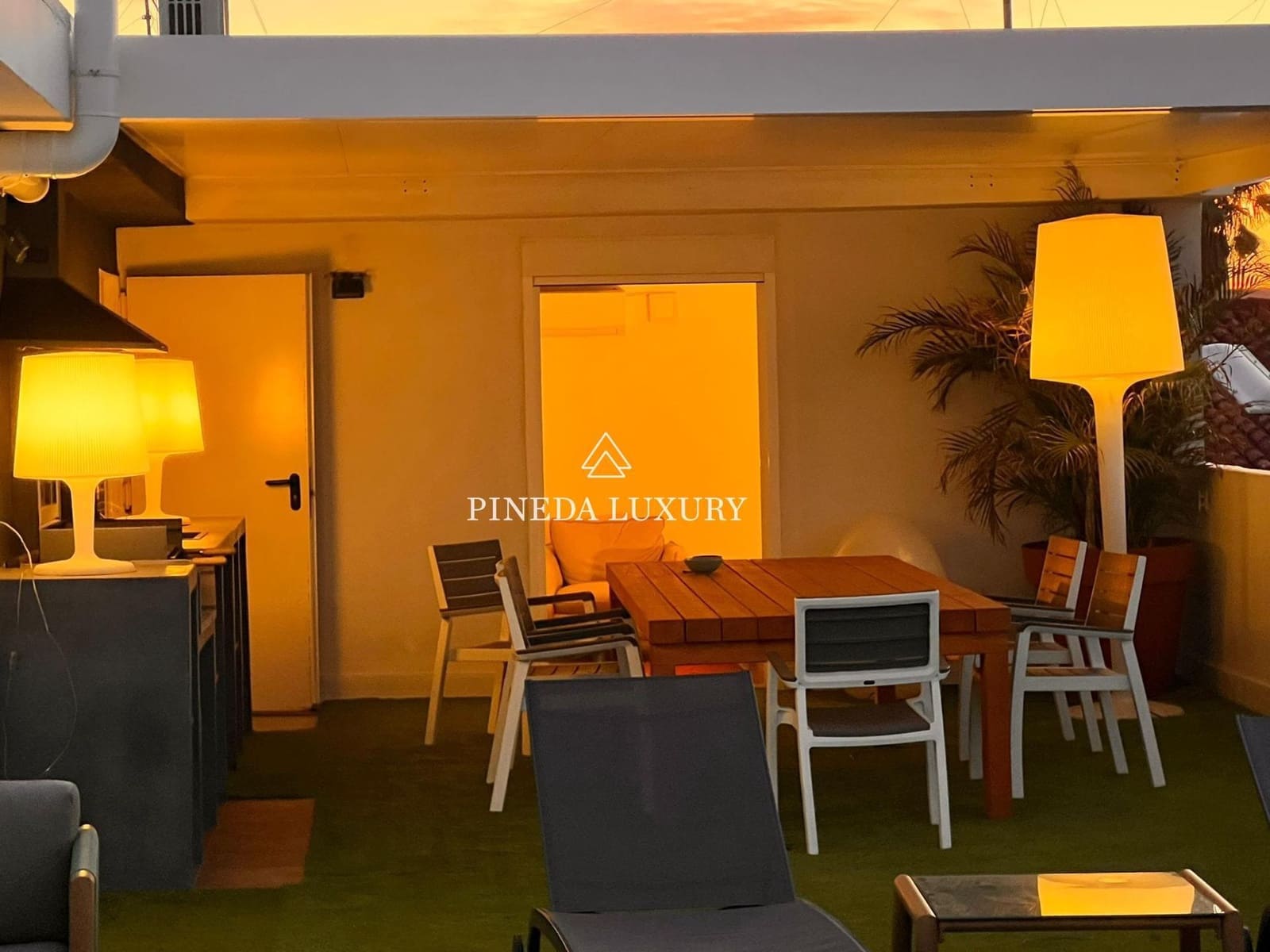 6 soverom Villa til salgs i Valencia by - € 1 440 000 (Ref: 9400962)