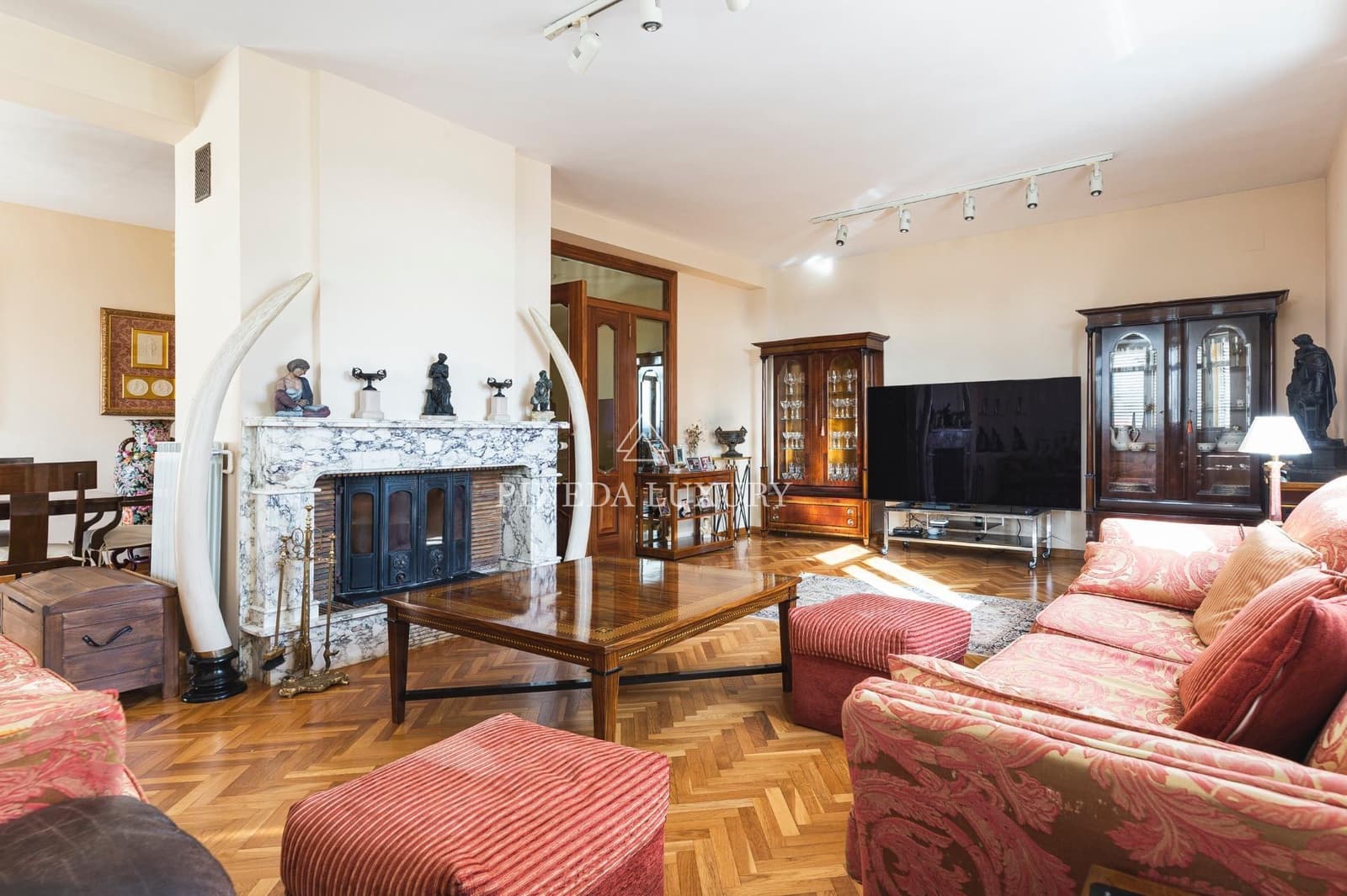 7 makuuhuone Huvila myytävänä paikassa Puig mukana uima-altaan 
autotalli - 1 200 000 € (Ref: 9400963)