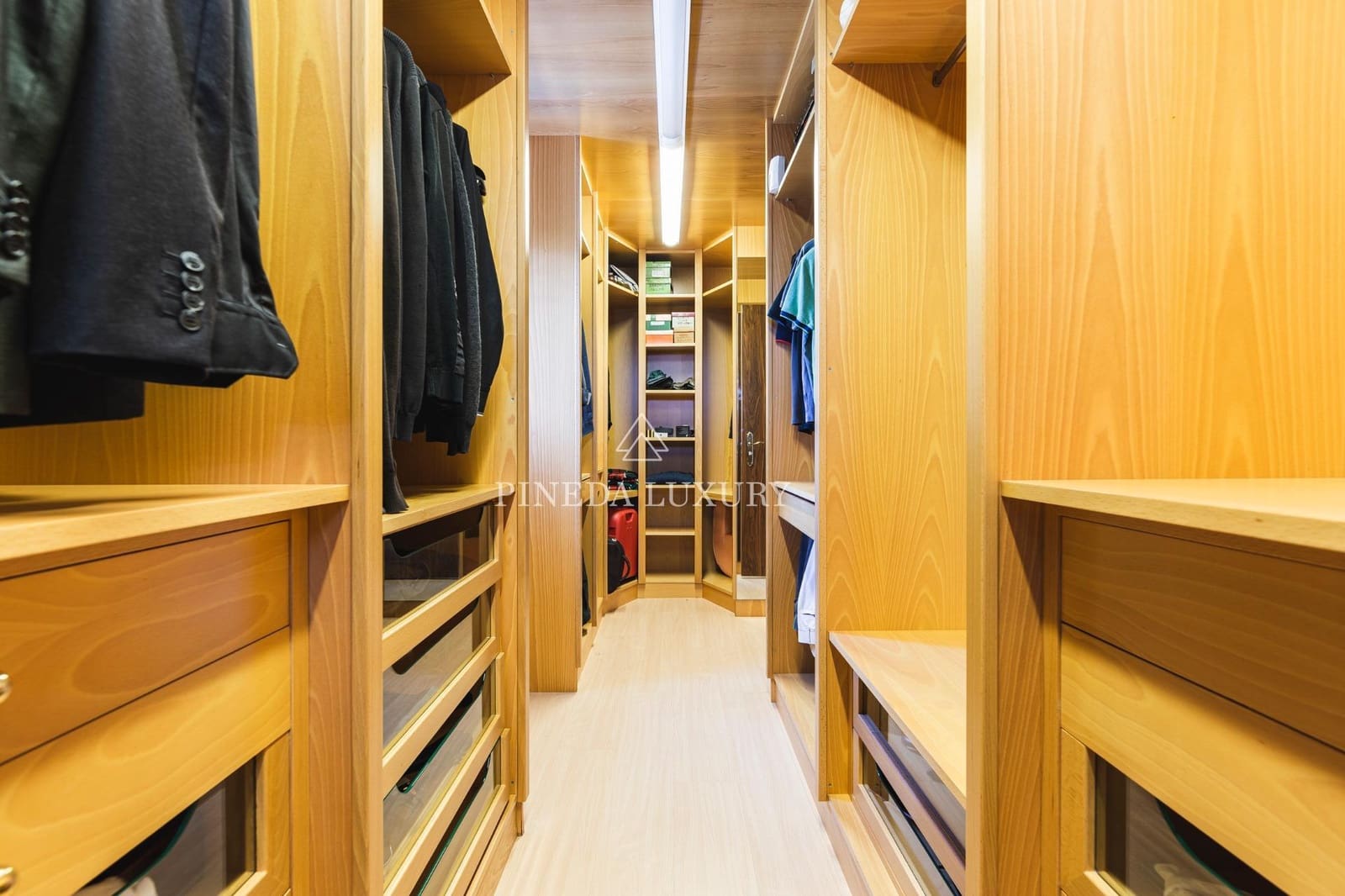 7 makuuhuone Huvila myytävänä paikassa Puig mukana uima-altaan 
autotalli - 1 200 000 € (Ref: 9400963)