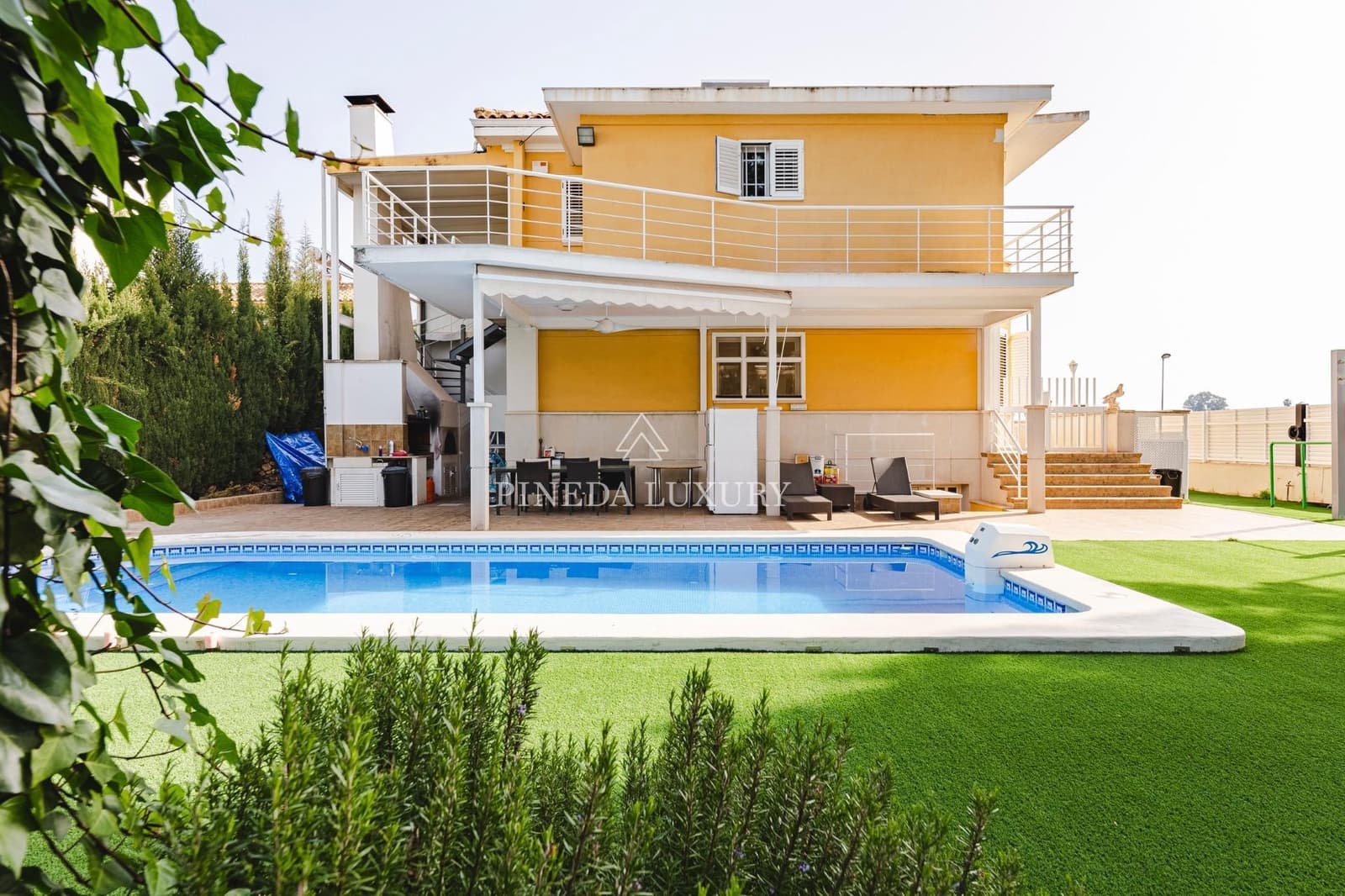 7 makuuhuone Huvila myytävänä paikassa Puig mukana uima-altaan 
autotalli - 1 200 000 € (Ref: 9400963)