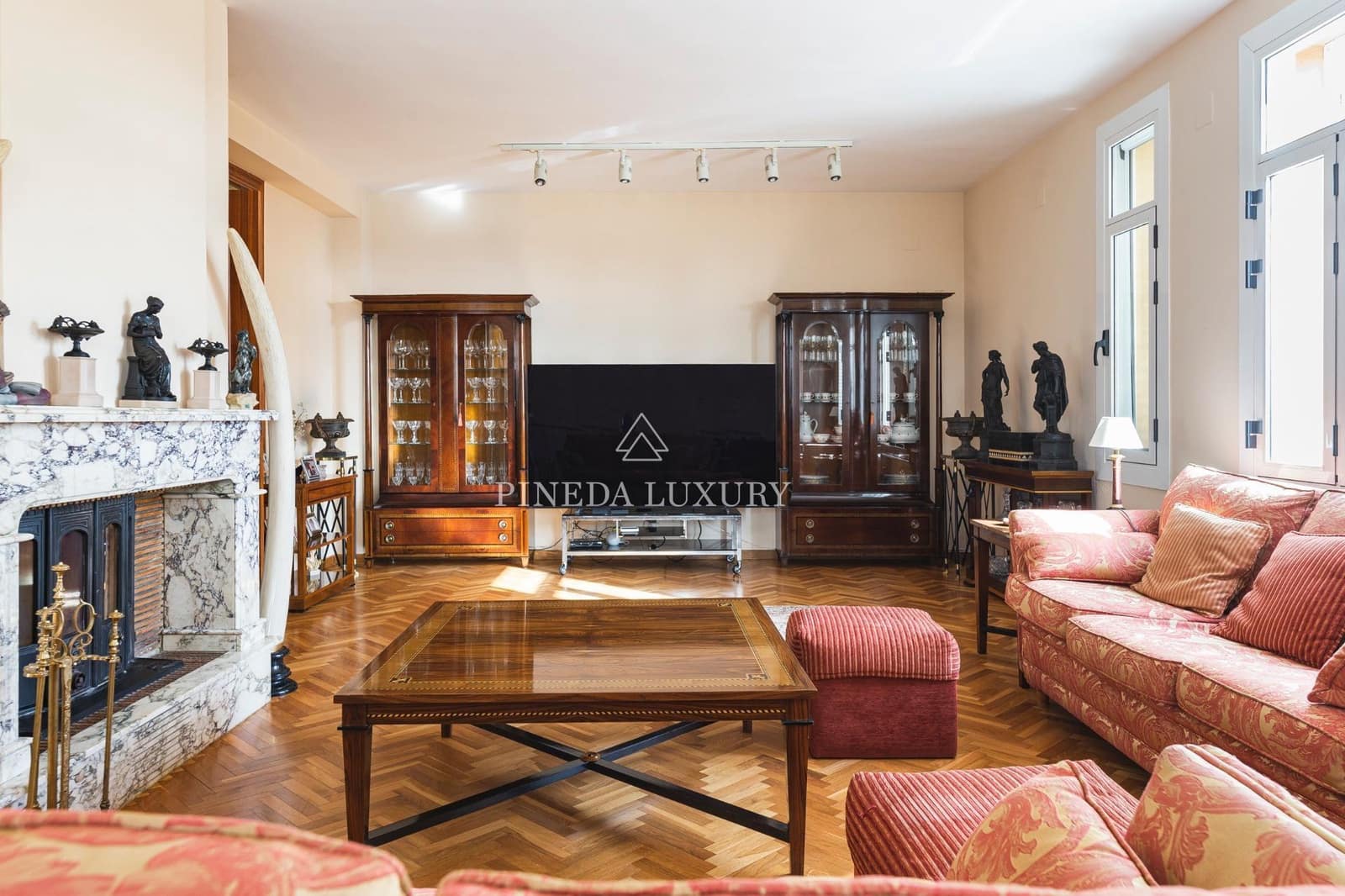 7 makuuhuone Huvila myytävänä paikassa Puig mukana uima-altaan 
autotalli - 1 200 000 € (Ref: 9400963)