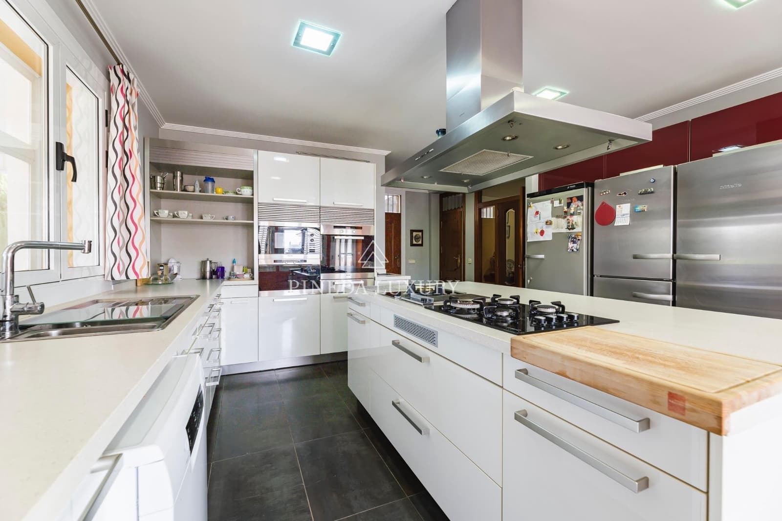 7 makuuhuone Huvila myytävänä paikassa Puig mukana uima-altaan 
autotalli - 1 200 000 € (Ref: 9400963)