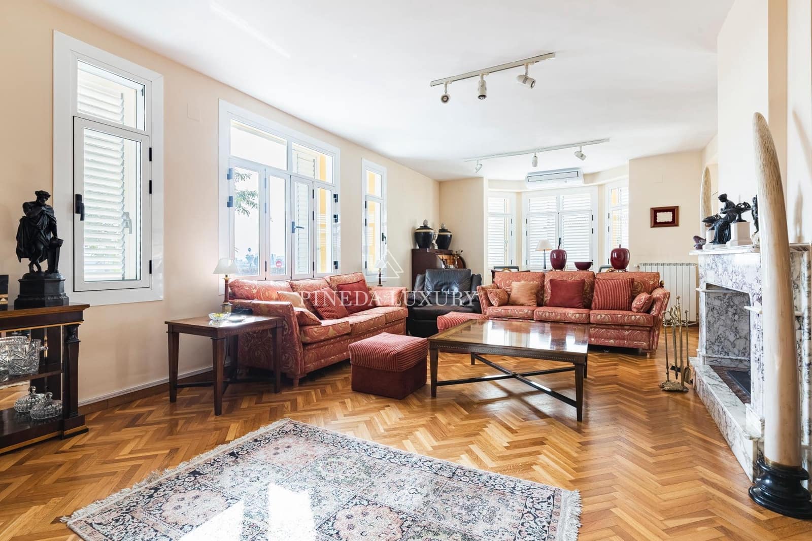 7 makuuhuone Huvila myytävänä paikassa Puig mukana uima-altaan 
autotalli - 1 200 000 € (Ref: 9400963)